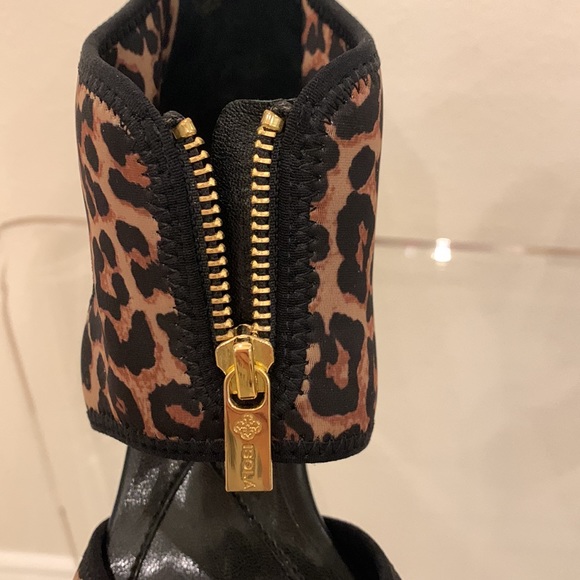 Sola  leather and leopard print textile material that feels like stretch nylon - Picture 6 of 9